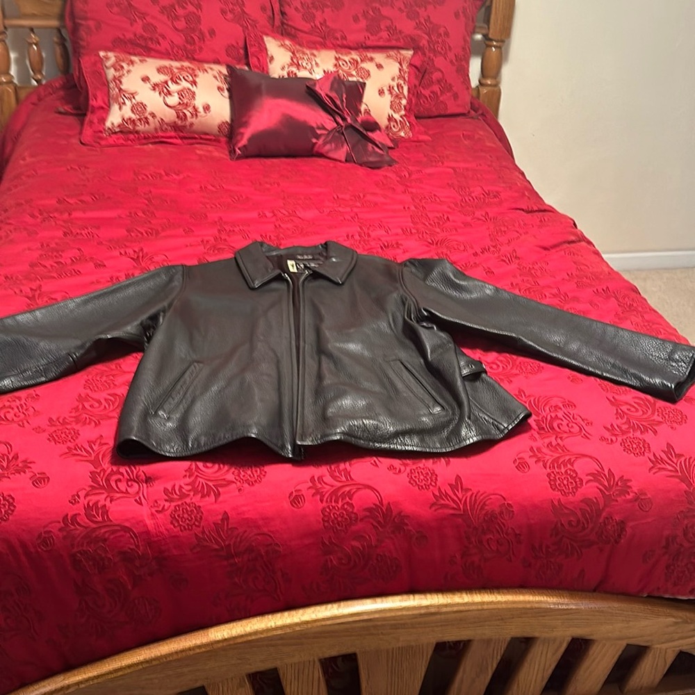 Women’s petite xl Eddie Bauer leather jacket